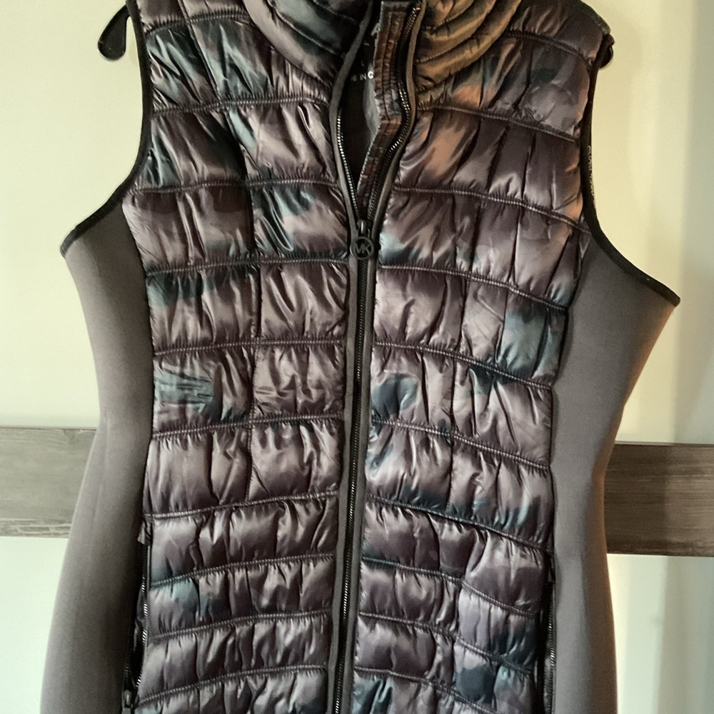 EUC- Black with purple accent ladies puffer vest